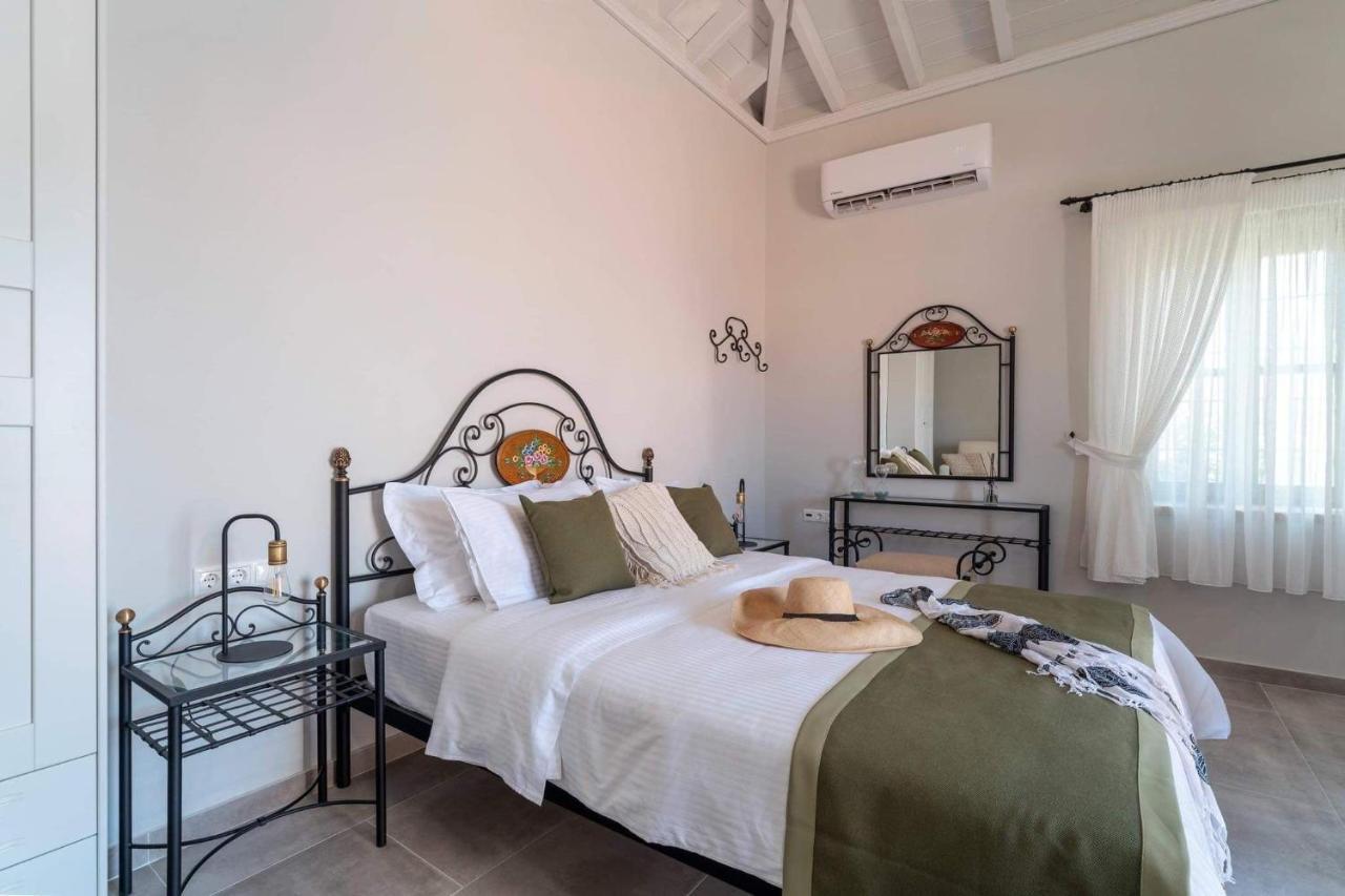 Villa Muse Clio Chalki Town Esterno foto